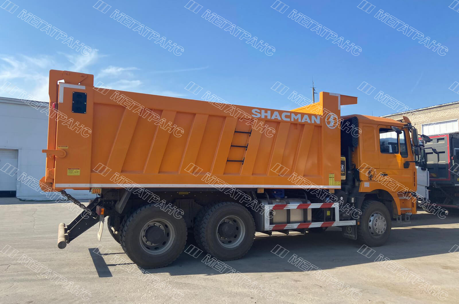 Самосвал SX3258DR384 SHACMAN
